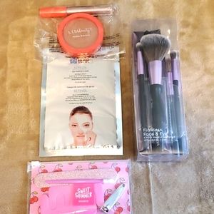 Great kit! Ulta brushes and bag, pedi set + more